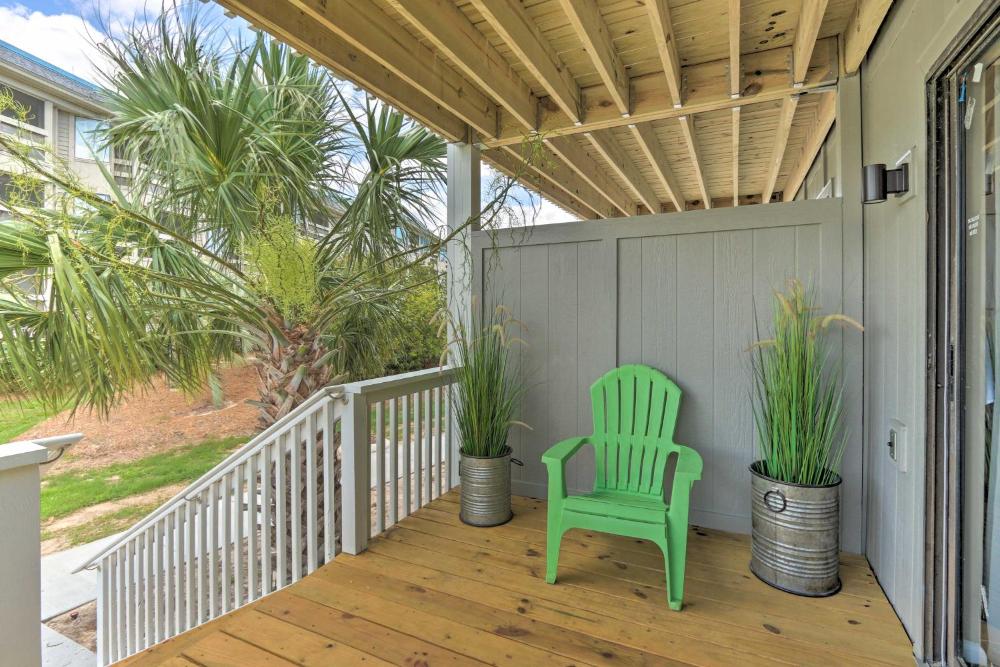 Relaxing Harbor Island Condo Walk to the Beach!